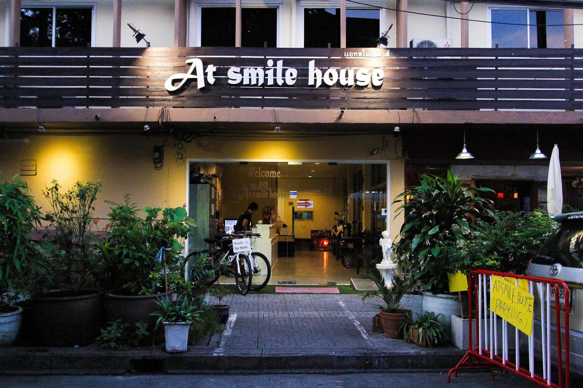 At Smile House Hotel Banguecoque Exterior foto